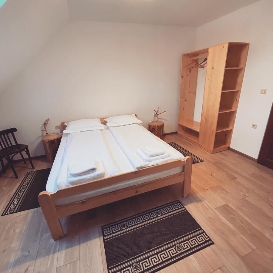 Отели типа «постель и завтрак» Famíves vendégház Racu-11