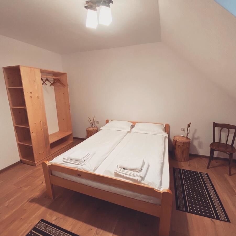 Отели типа «постель и завтрак» Famíves vendégház Racu-12