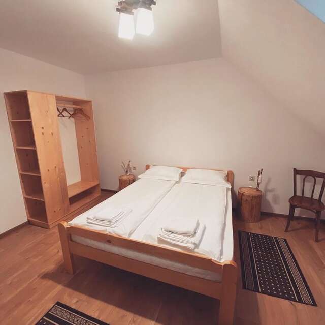 Отели типа «постель и завтрак» Famíves vendégház Racu-11